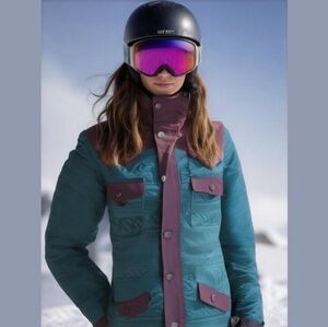 - Nikita Snowboard Ski Outwear Jacket
